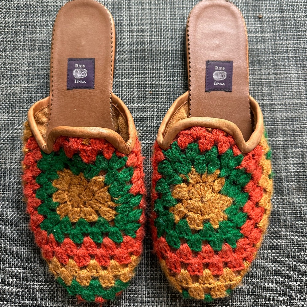 Res Ispa Flat Sandals LIKE NEW